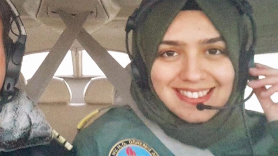 Siyasal krizden çıkışa ve arınmaya dair / Ümit Aktaş / Merve Gürbüz, TSK’da pilotluk için intibak eğitimine alınan ilk başörtülü öğrenci oldu