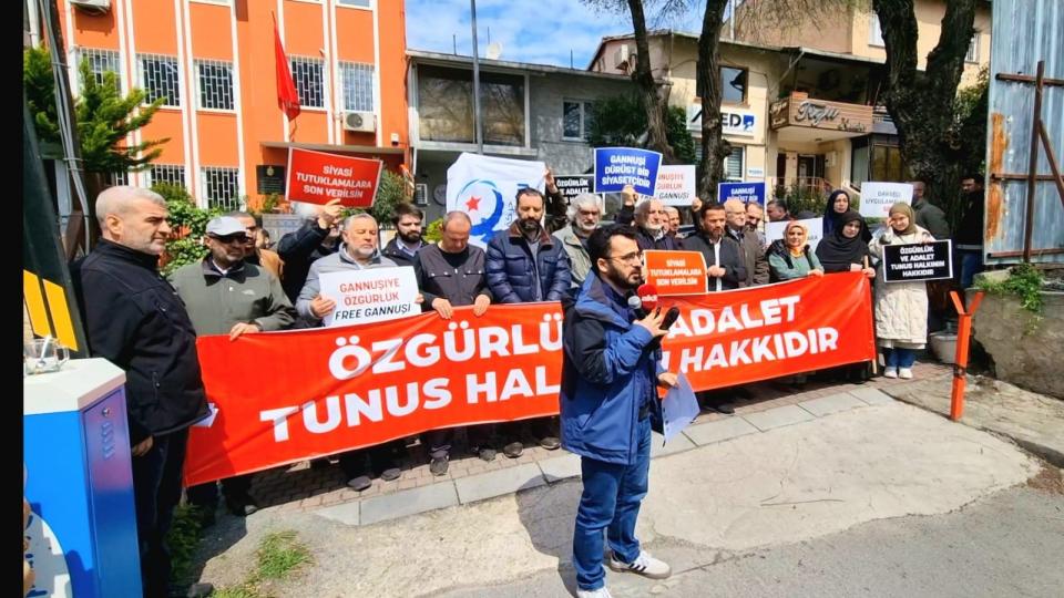 MAZLUMDER Kaya KARTAL ile yola devam dedi.. / İnsan hakları savunucuları Tunus konsolosluğunun önünden seslendi: “Gannuşi’ye özgürlük, Nahda’ya özgürlük”
