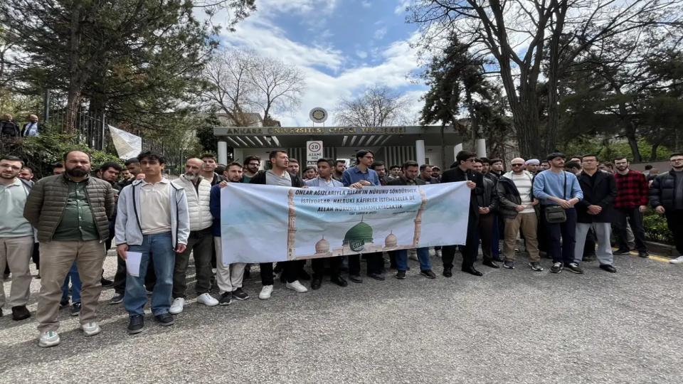 Öğrenci topluluklarından Ankara Üniversitesi’nde İslami değerlere hakarete tepki
