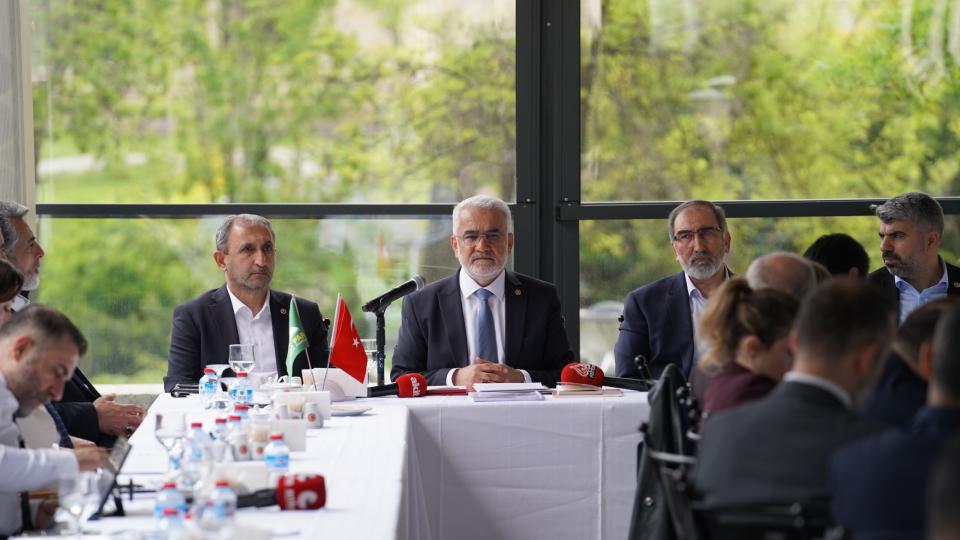 HÜDA PAR Lideri Yapıcıoğlu'ndan yavaşlayan süreçle ilgili Meclis'e çağrı: Silah bırakanlar için geniş mutabakatla kanun çıkaralım