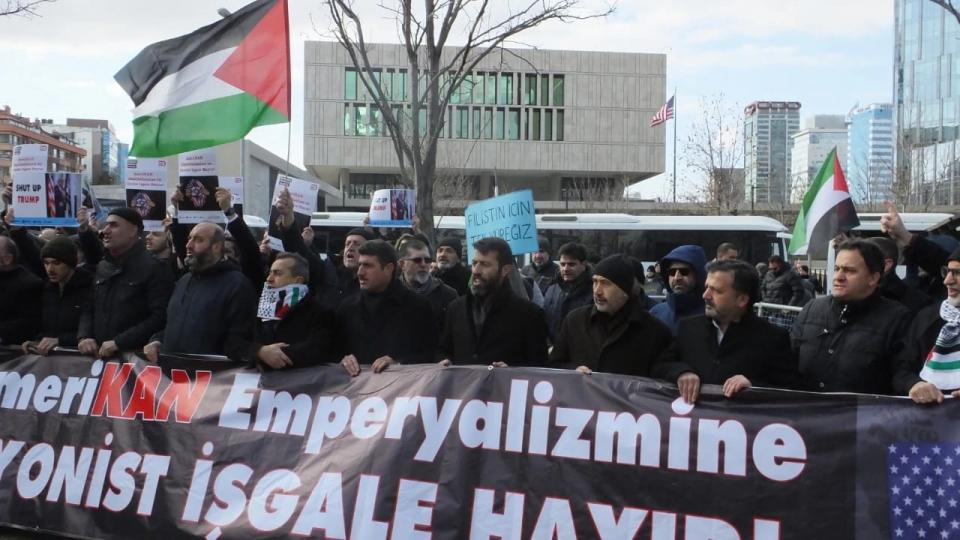 Anfidap'tan Ankara'da Refah Sınır Kapısı Açılsın Eylemi.. / ABD elçiliği önünden seslendiler: ‘Mr. Trump, Don’t be a fool (Aptal olma)'