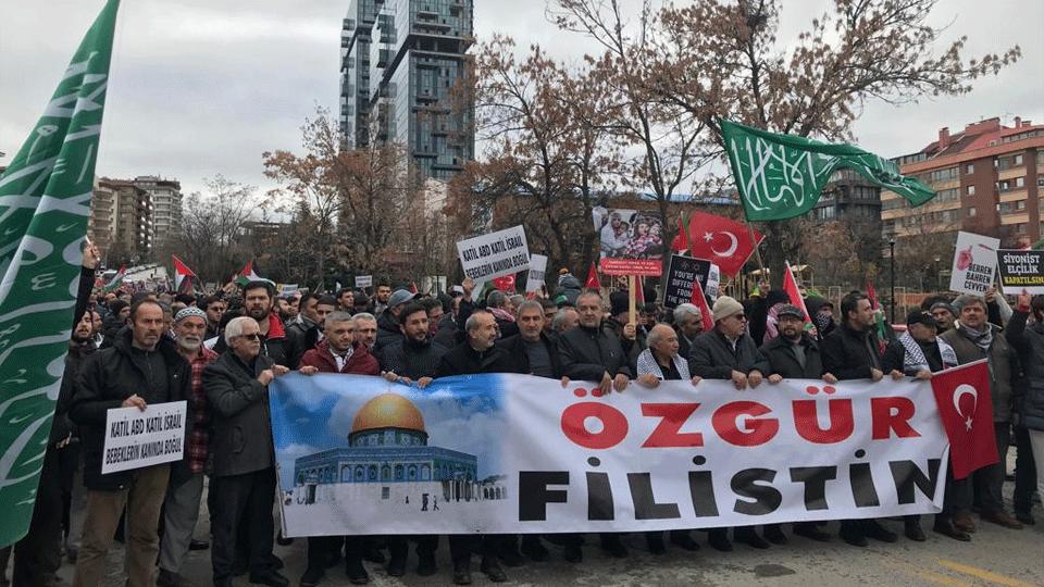 Ankara'da Filistin Dayanışma Platformu,  Özgür Filistin için Yürüyüş Yaptı.. / Ankara'da Filistin Dayanışma Platformu, 10 Aralık Dünya İnsan Hakları Günü'nde Amerikan Büyükelçiliği Önünde Eylem Yaptı
