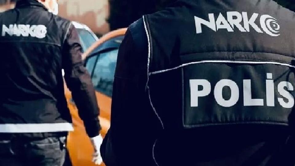 Erdemli'de Narkotik Büro'ya operasyon