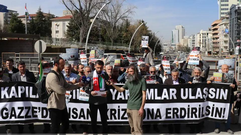 Anfidap'tan Ankara'da Refah Sınır Kapısı Açılsın Eylemi.. / Mısır'ın Ankara Büyükelçiliği önünde Gazze'de insani kriz sona erdirilsin talebi