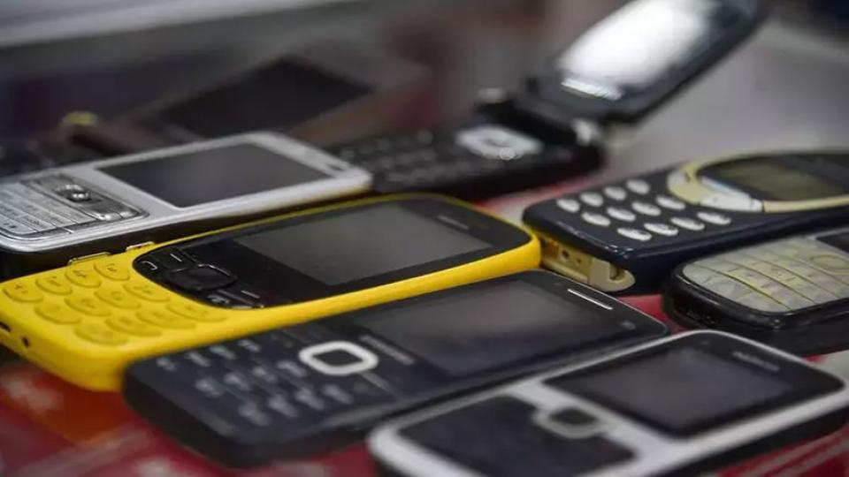 Her Taraf - Türkiyenin habercisi / Okullarda 'tuşlu telefon' önerisi